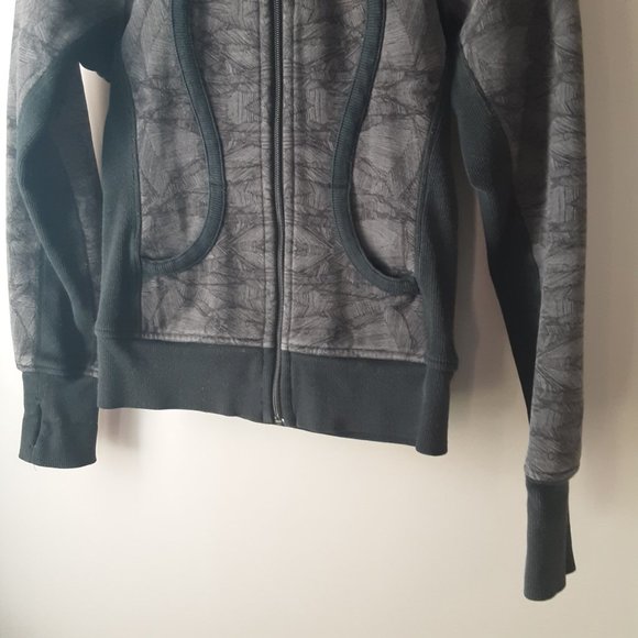 lululemon Scuba Hoodie Black Grey Geometric Leaf Feather Pattern Size 4 - Picture 3 of 14
